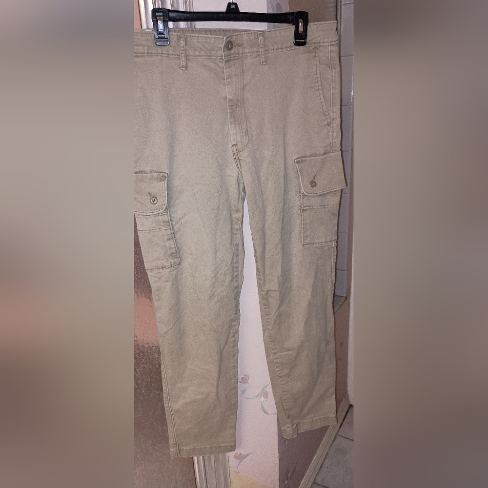 Levis Khaki Cargo White Tab Two Horse Brand 35 x 29 1 spot